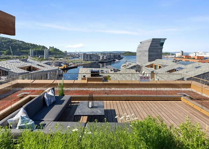 Central Apartment W Private Balcony In Oslo
